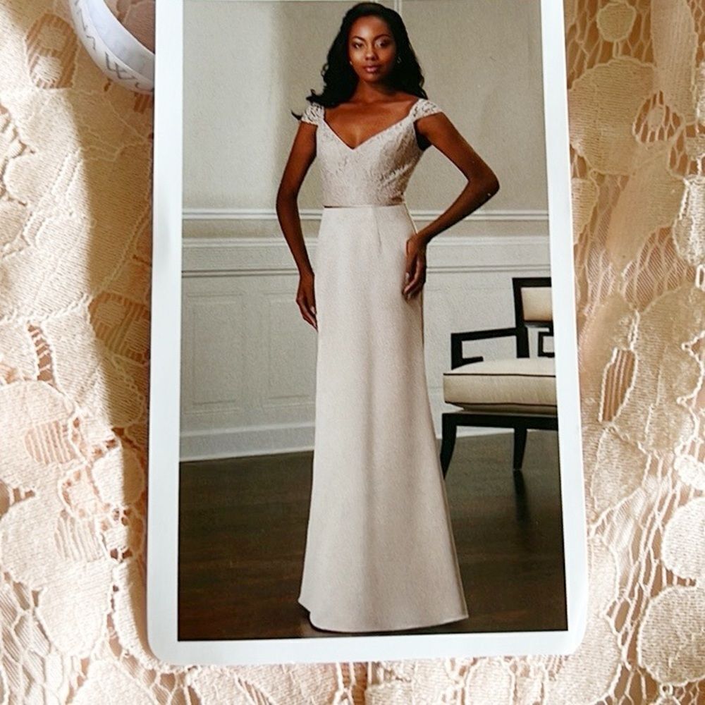 NWT Christina Wu Celebrations Formal Lace and Satin Maxi dress Sz 8